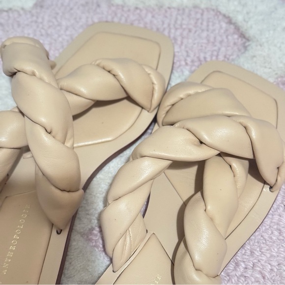 ANTHROPOLOGIE | MINIMALIST LEATHER TWIST PUFF LUXURY DESIGNER VACATION SANDAL - Picture 3 of 3